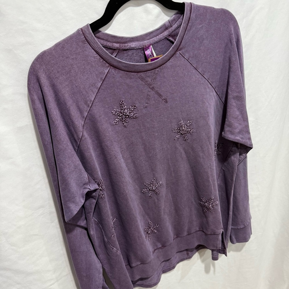 Adore Me Embroidered Snowflake Sweatshirt‎ Medium Winter Holiday Mature office - Picture 4 of 13